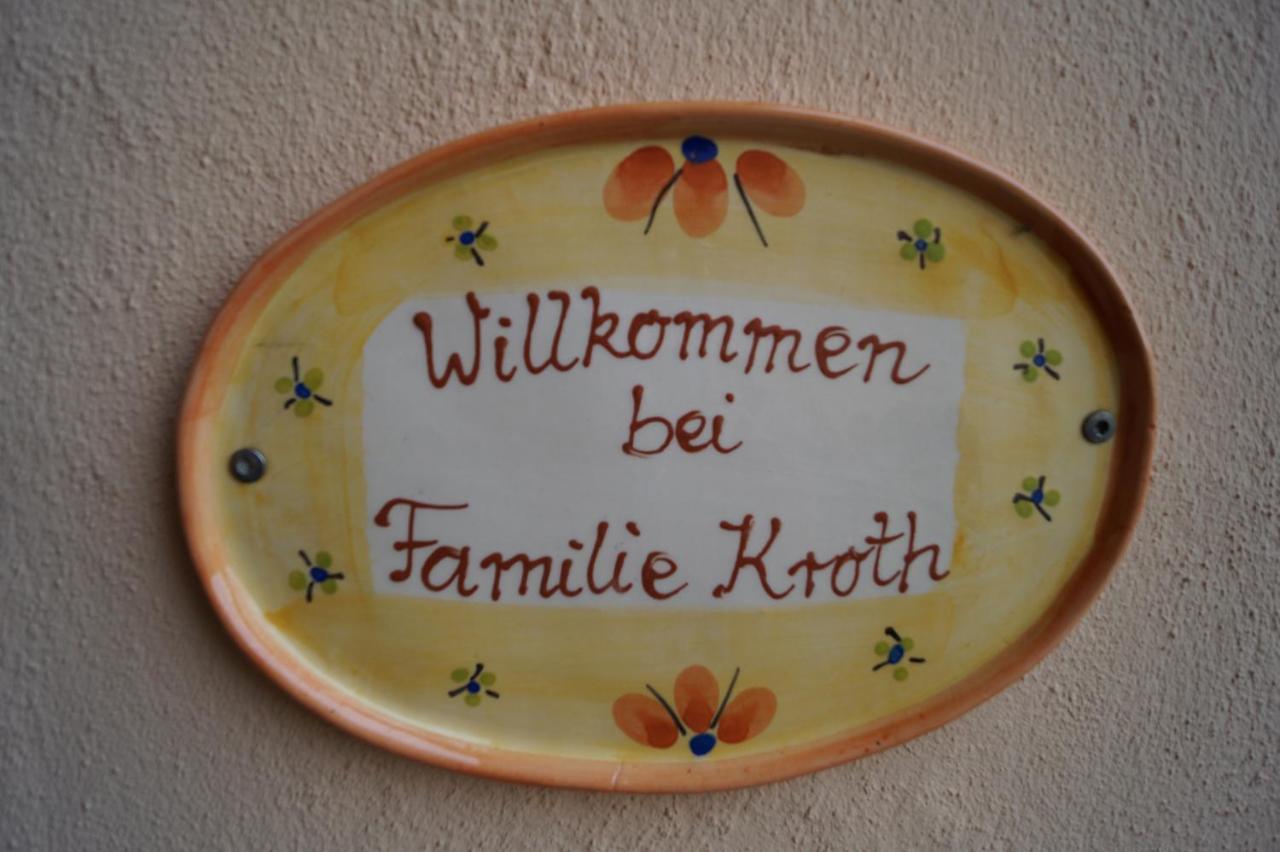 Weingut Eduard Kroth Briedel Exteriör bild