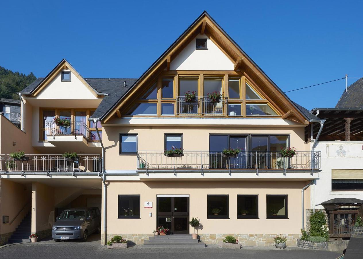 Weingut Eduard Kroth Briedel Exteriör bild