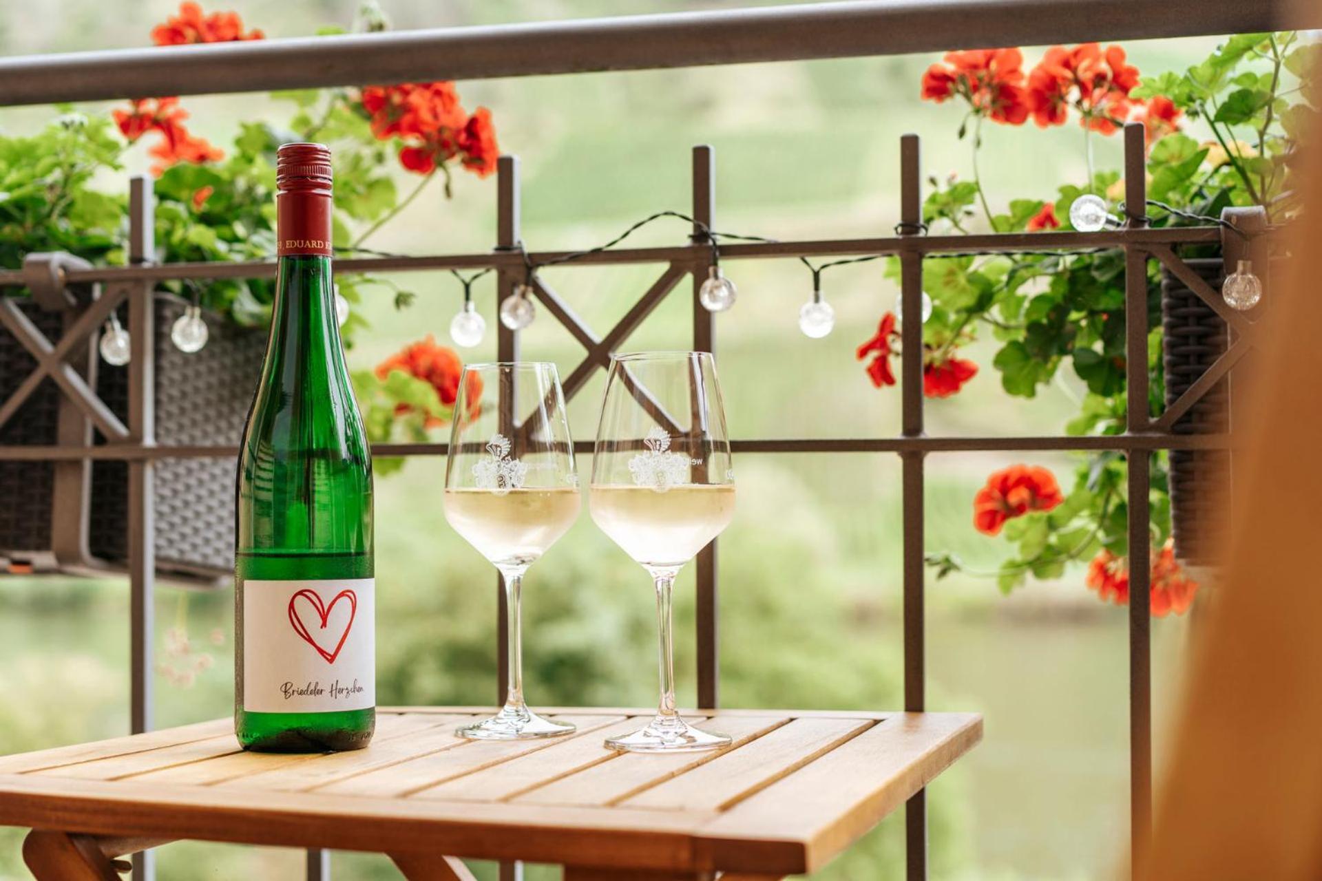 Weingut Eduard Kroth Briedel Exteriör bild